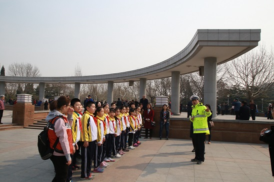 �ȷ��еھ�Сѧ��չ��������ͨ �������� ѧ�׷�����ʵ���