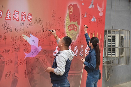 �����Ź�����ί���������˶�98���ꡰ������ �ഺ־ �й��Ρ������ߡ��������ĸ����ߡ�����Ա������ʽ