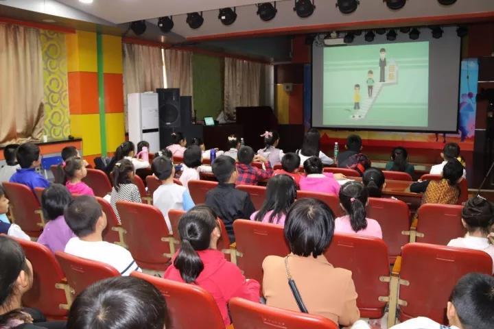 ����ί�߻�ʮ�Ŵ�������Ƭ�����ǵ���ʱ����